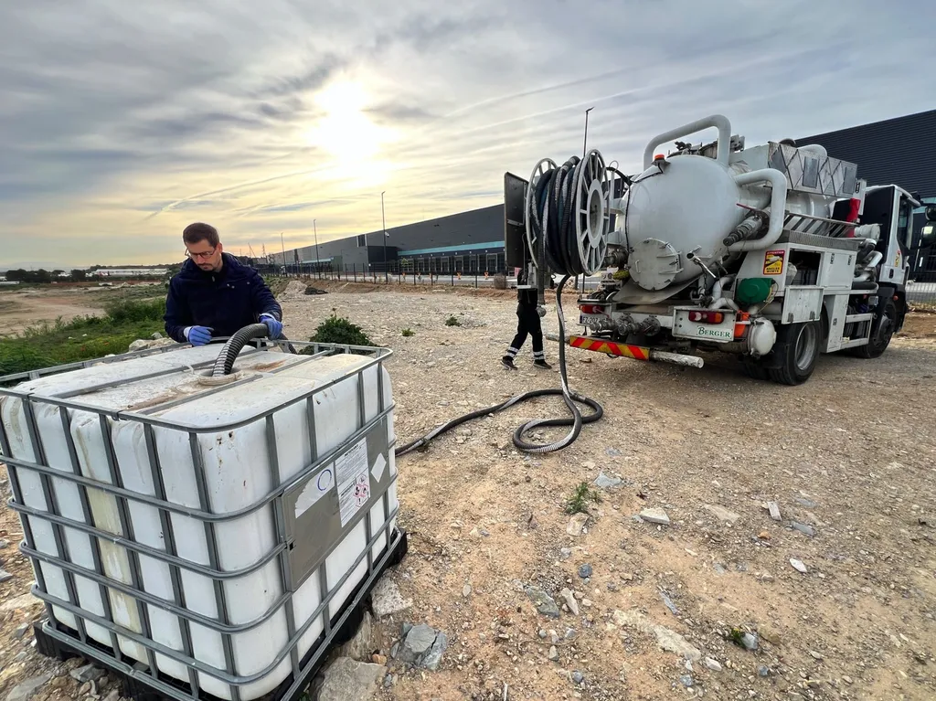 Pompage d'une cuve abandonnée à Ensuès-la-Redonne (13)
