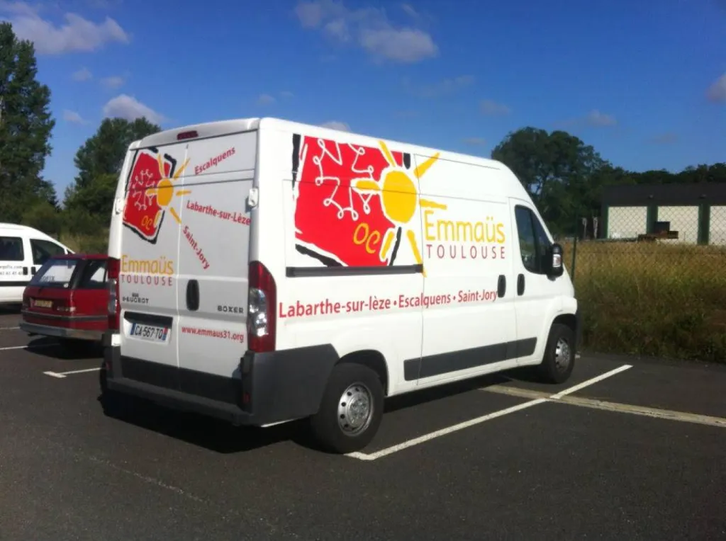 Floquer un camion pour une association caritative Toulouse