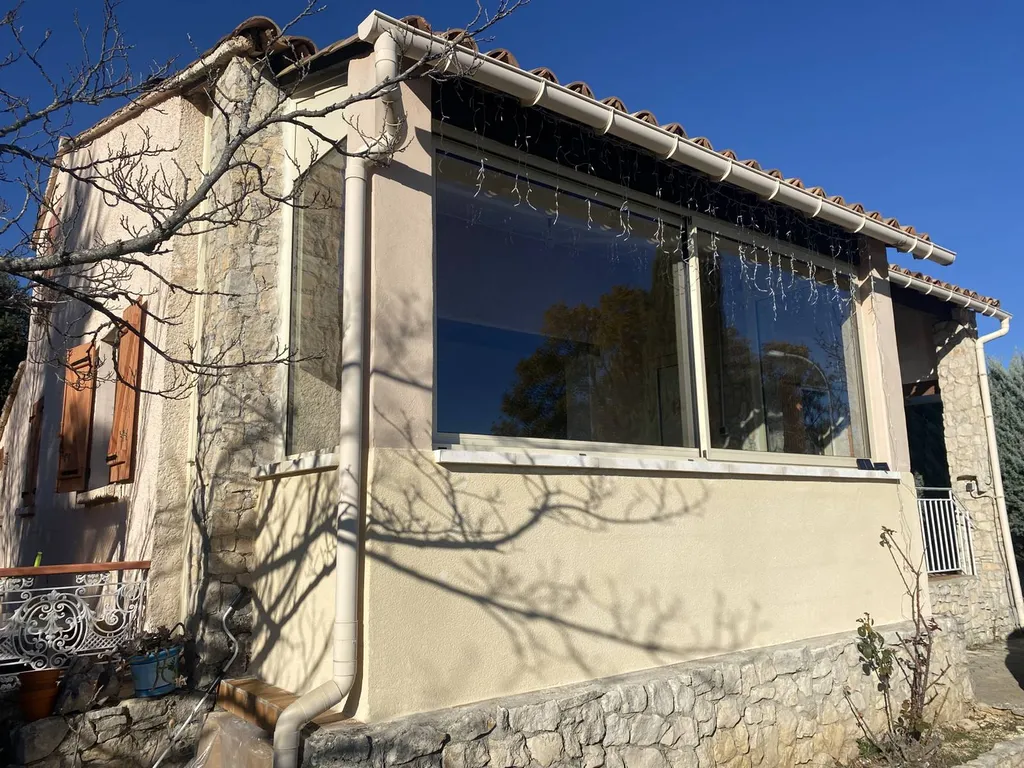 Installation d'une fermeture de terrasse en aluminium à Montsalier