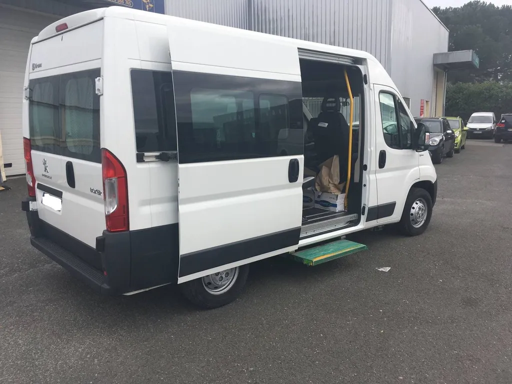 Location de véhicule pour transport de personnes à mobilité réduite en Gironde
