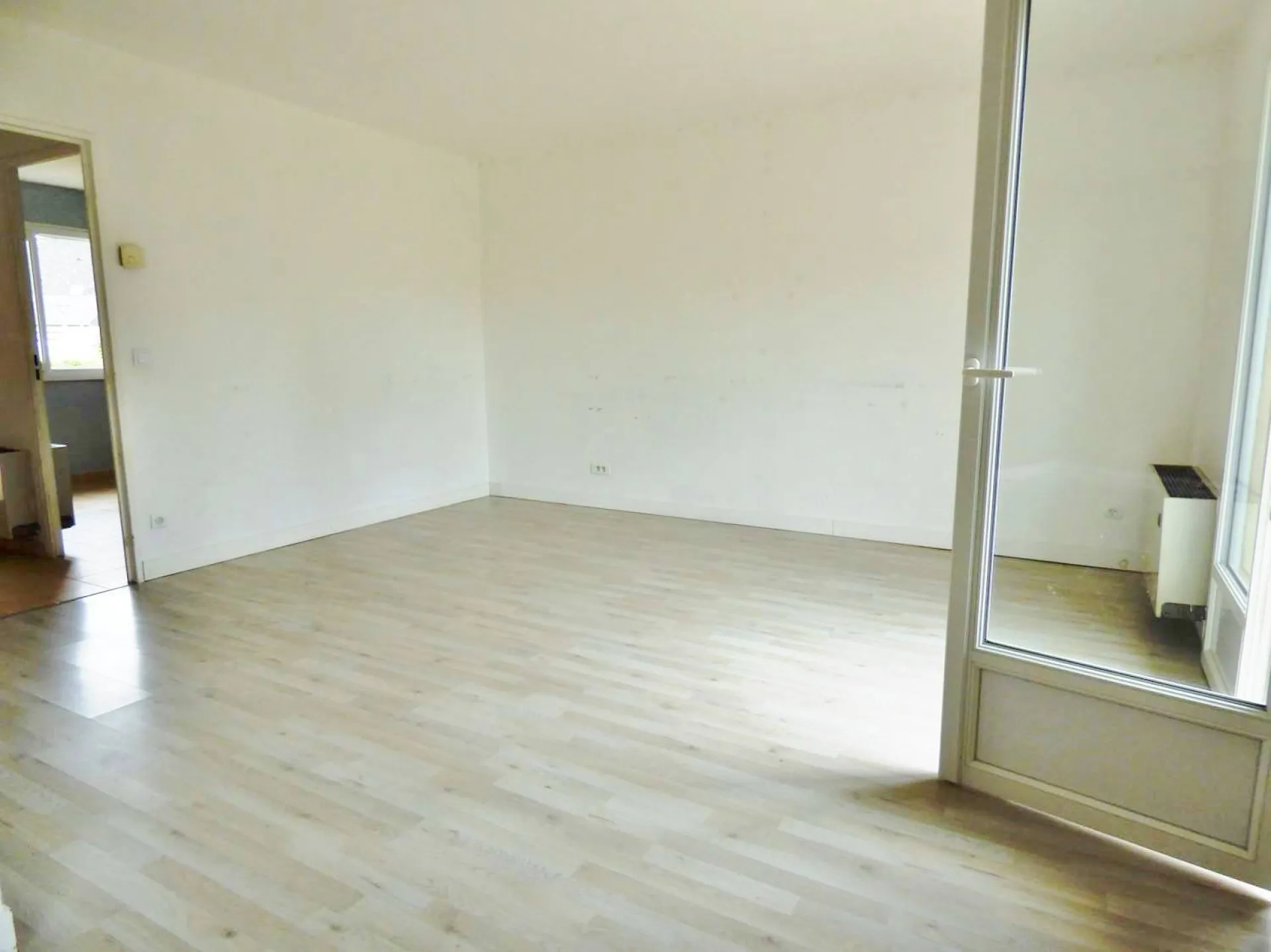 Cherche à acheter maison à étage petit budget proche commerces et écoles à tourville la rivière 76e