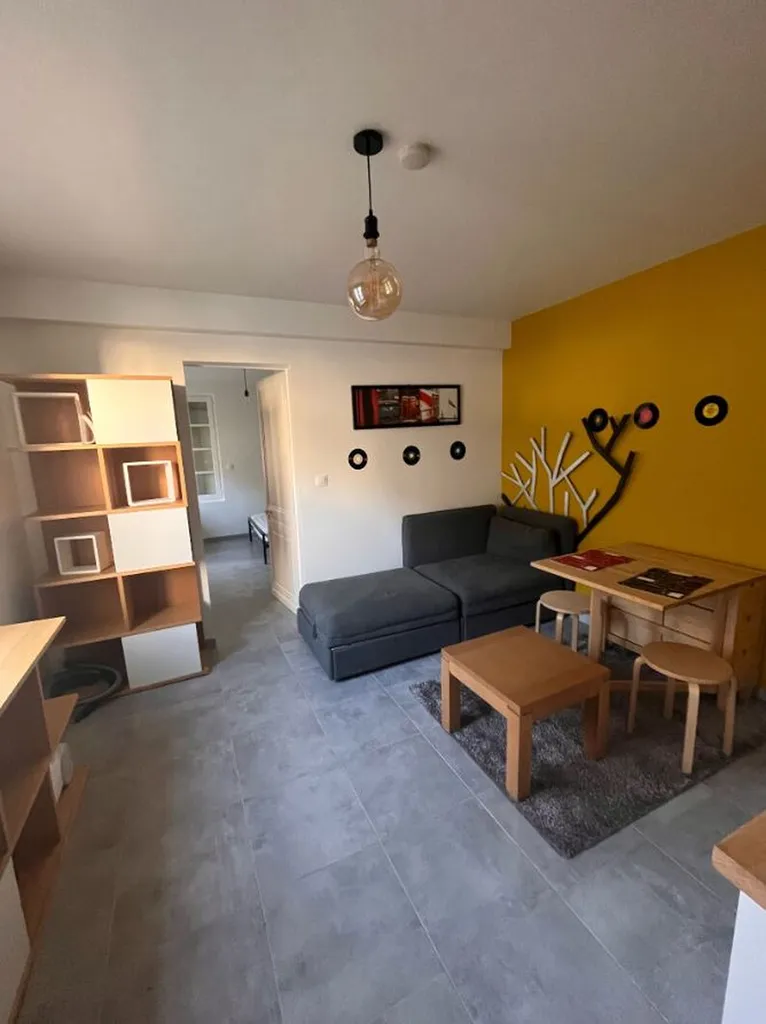 Bel appartement en location de 27.44m², situé rue du lieu de santé, 623€ charges comprises