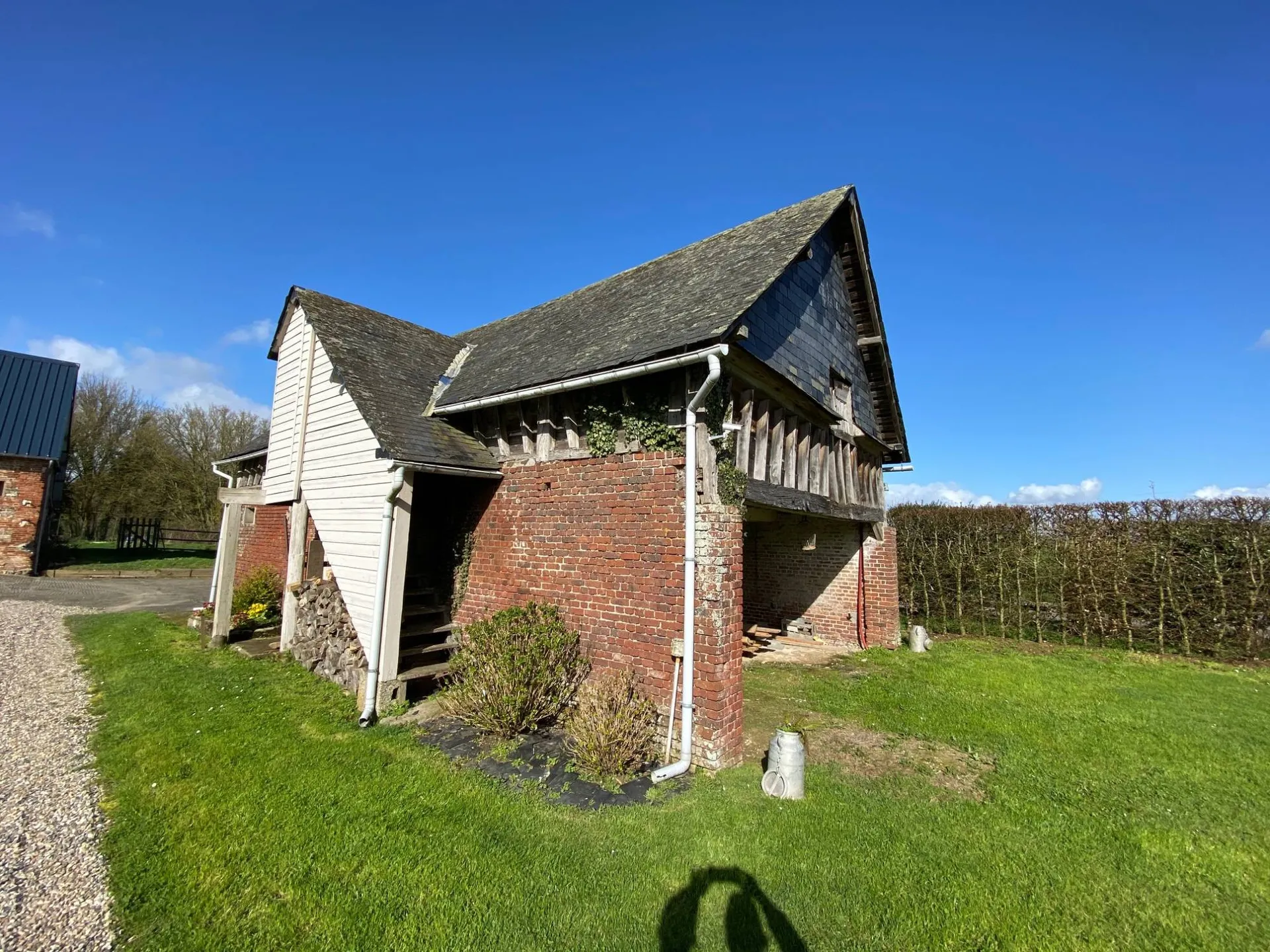 A vendre maison de maître avec dépendances proche de Dieppe.