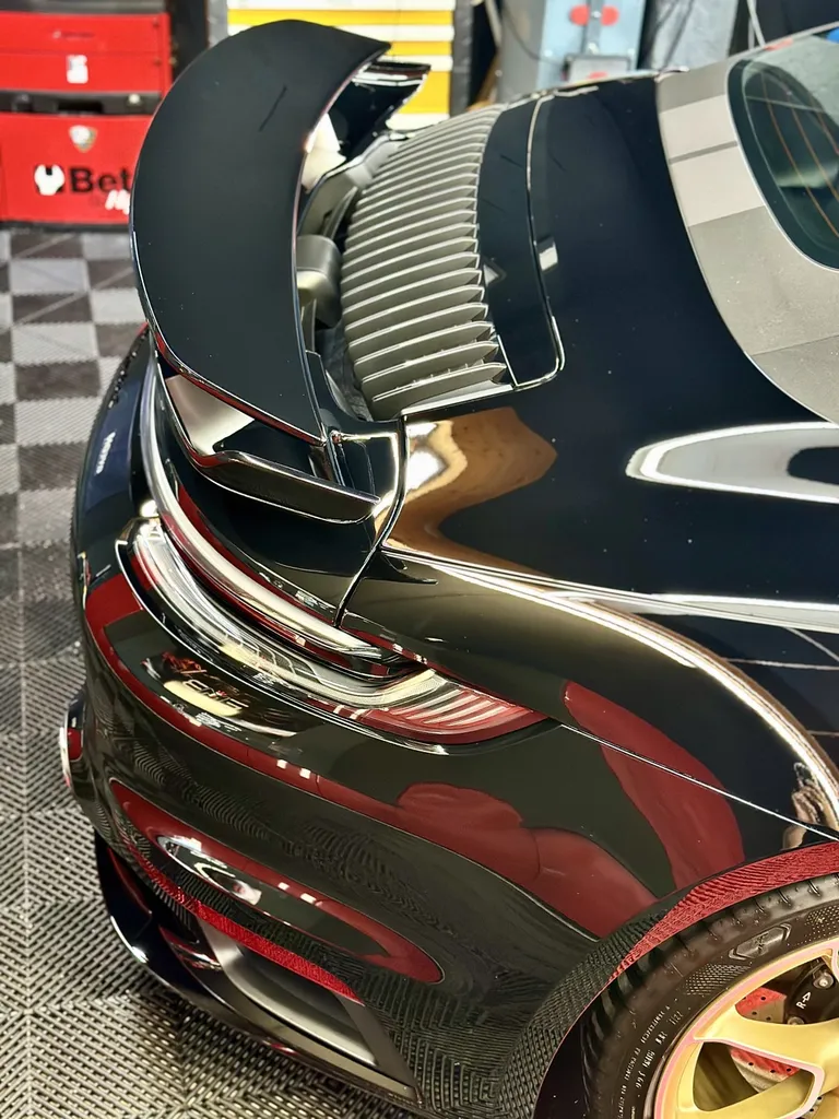 protection PPF automobile Lyon traitement céramique carosserie Porsche 992 Turbo S cabriolet 