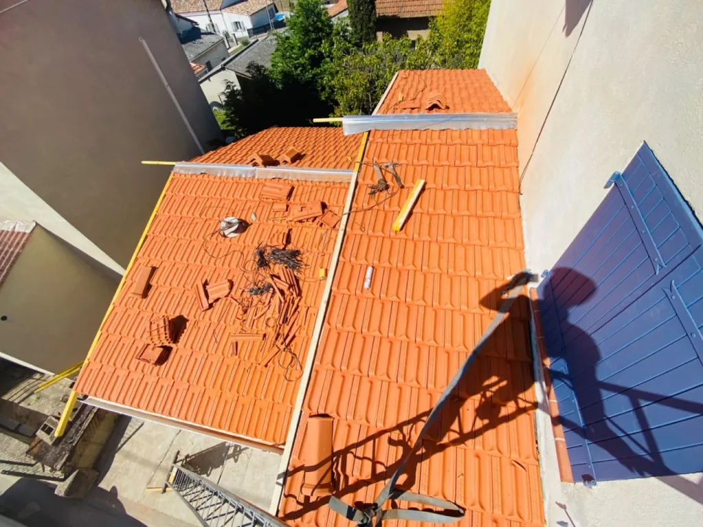 Réfection d’une toiture en tuiles plates de Marseille sur Port de Bouc près de Martigues