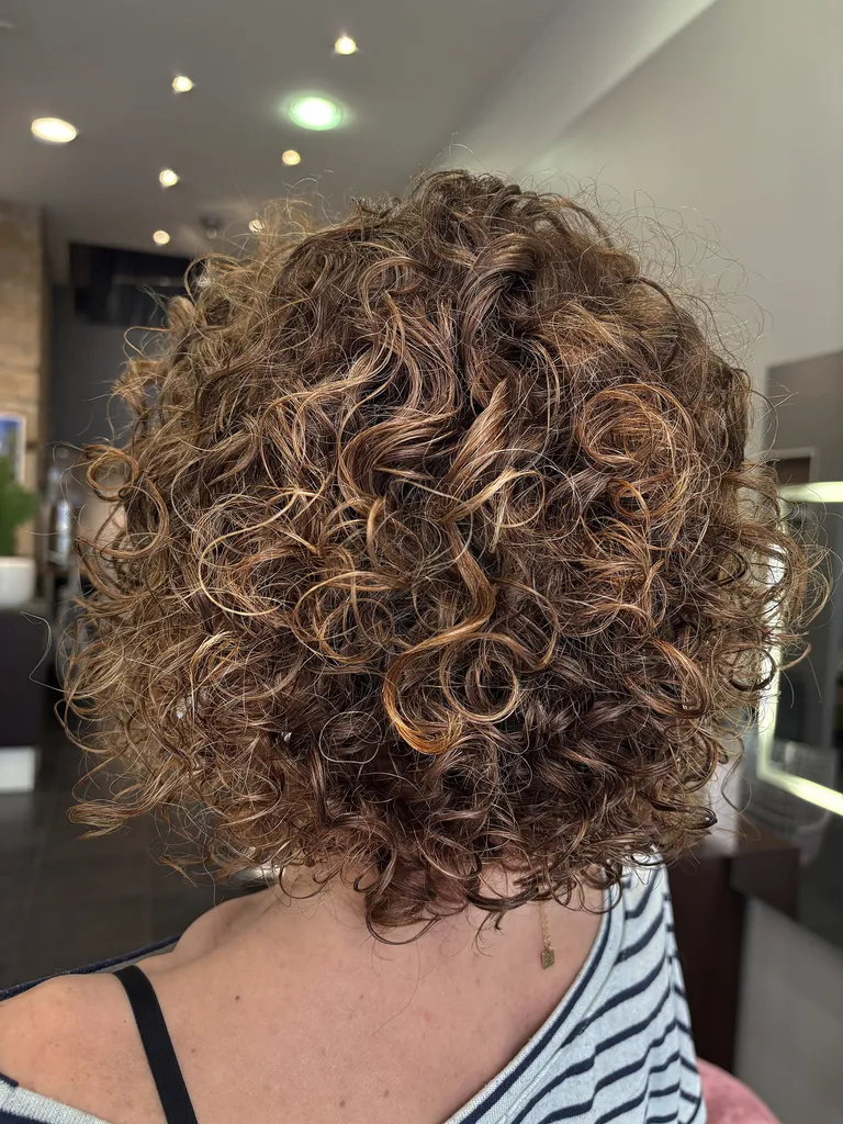 Coupe pour cheveux texturés femme à Lyon 