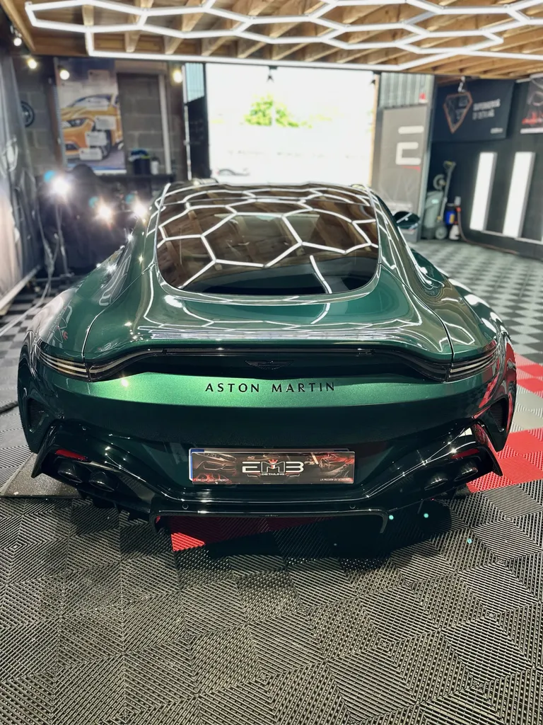 protection carrosserie PPF traitement céramique sur Aston martin Vantage Lyon 