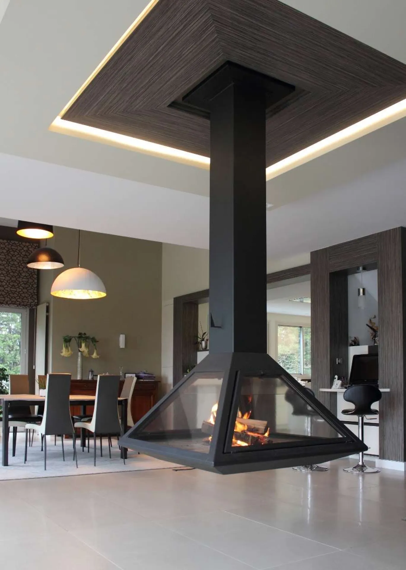 VYROSA JAVÉA fermée cheminée bois suspendue 360