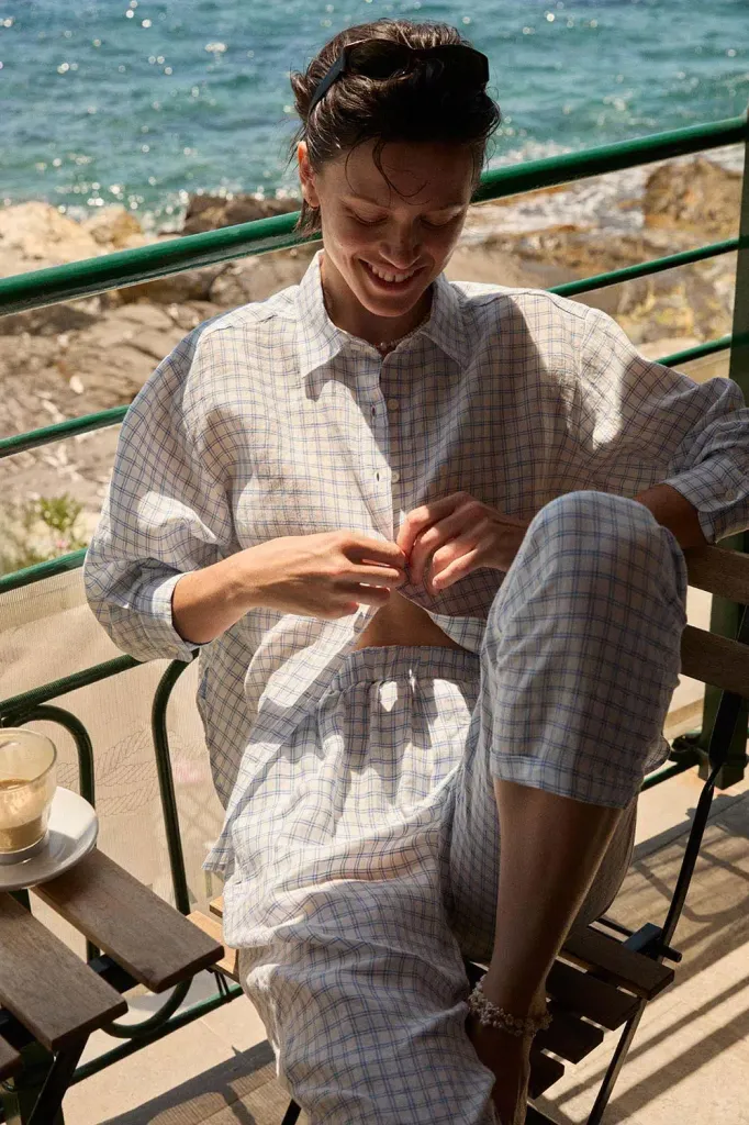 C'est l'été chez Sacha avec la nouvelle collection Rosso 35 un style classique et contemporain, pour les femmes qui aiment la discrétion et l'élégance.