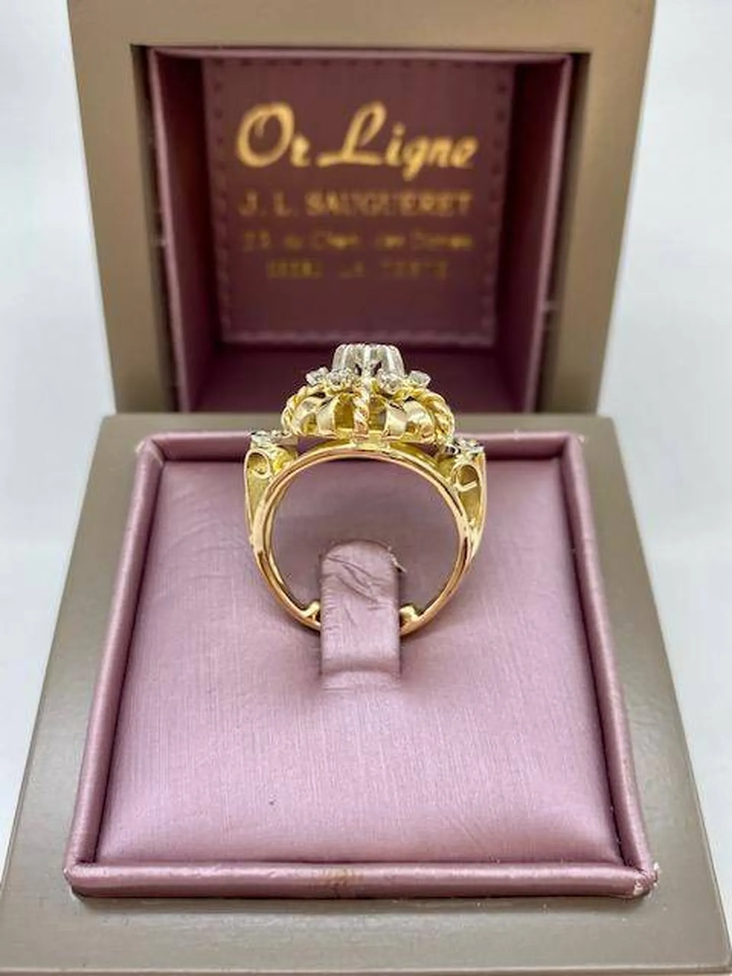 Ou trouver une magnifique bague vintage en or et diamants? Chez la bijouterie Or Ligne à La Teste de Buch en Gironde