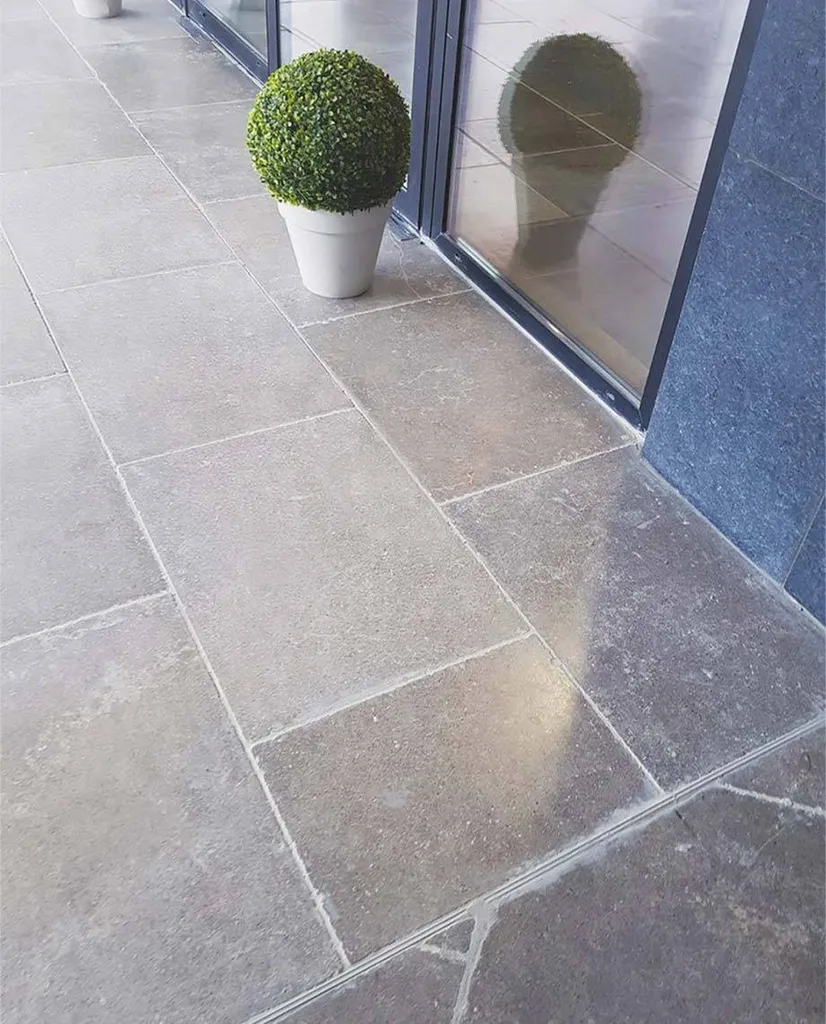 DALLAGES EXTERIEURS SAHARA GRISE VIEILLIE 