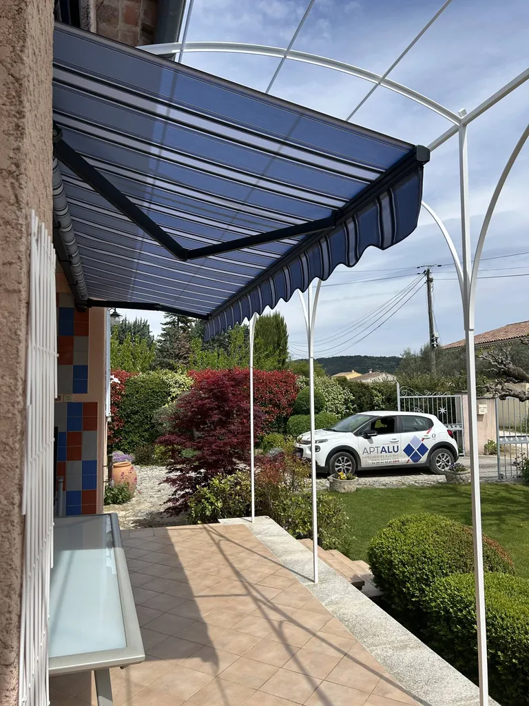 Pose d'un store banne motorisé à Gargas, (84)