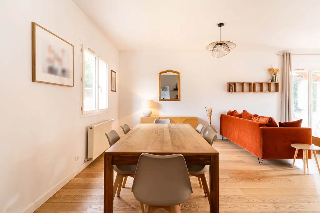 A vendre maison T6 Balma, proche coeur de ville et lac de Balma jardin arboré avec piscine, calme, 5 chambres.