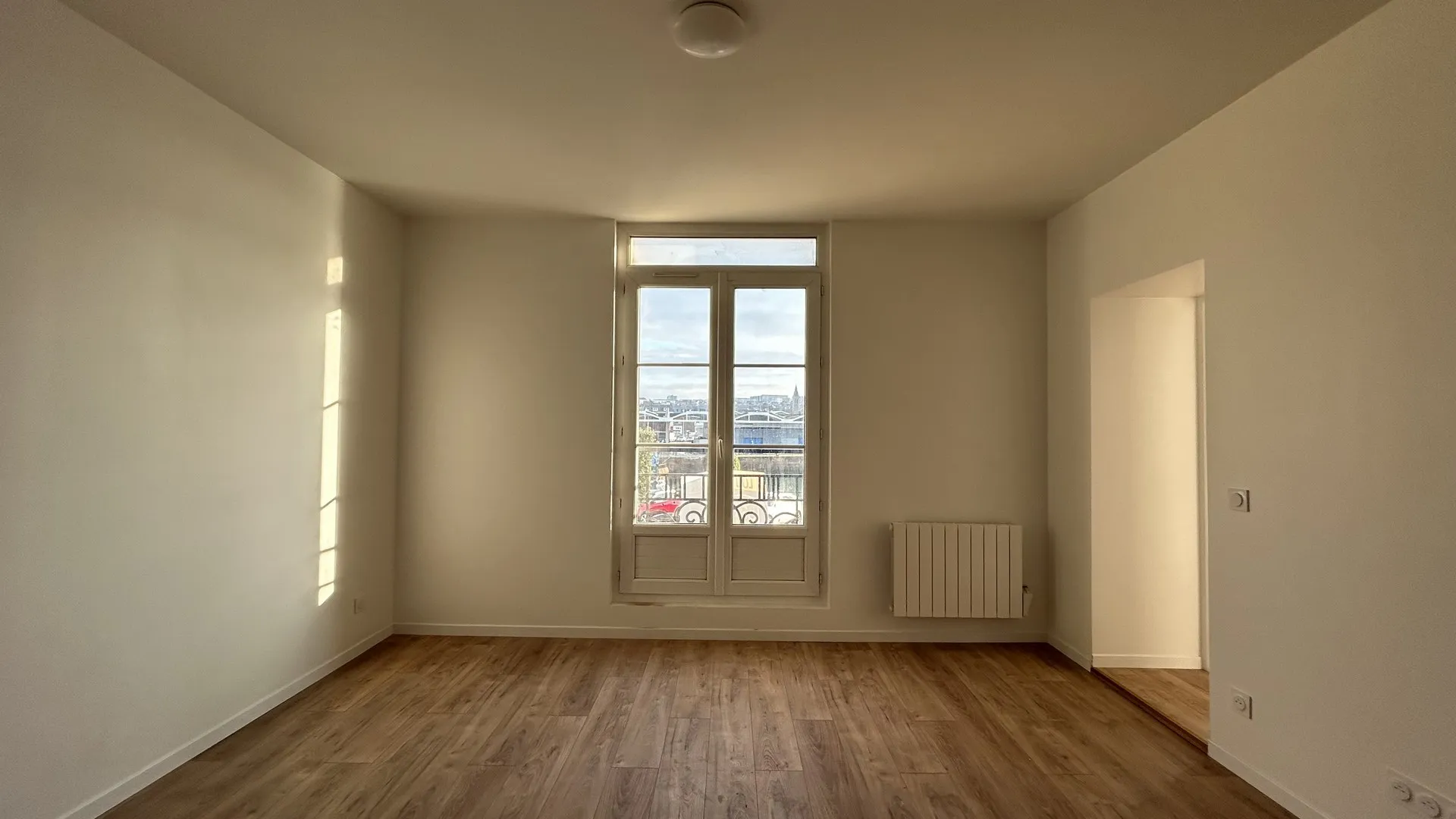 T2 loué de 40.70 m² avec vue port, au 1er étage à proximité immédiate du centre-ville de Dieppe.