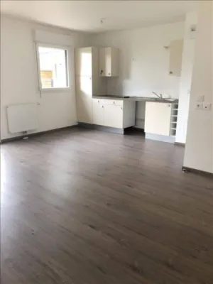 Situé au 11-13 rue du Village à Mont-Saint-Aignan