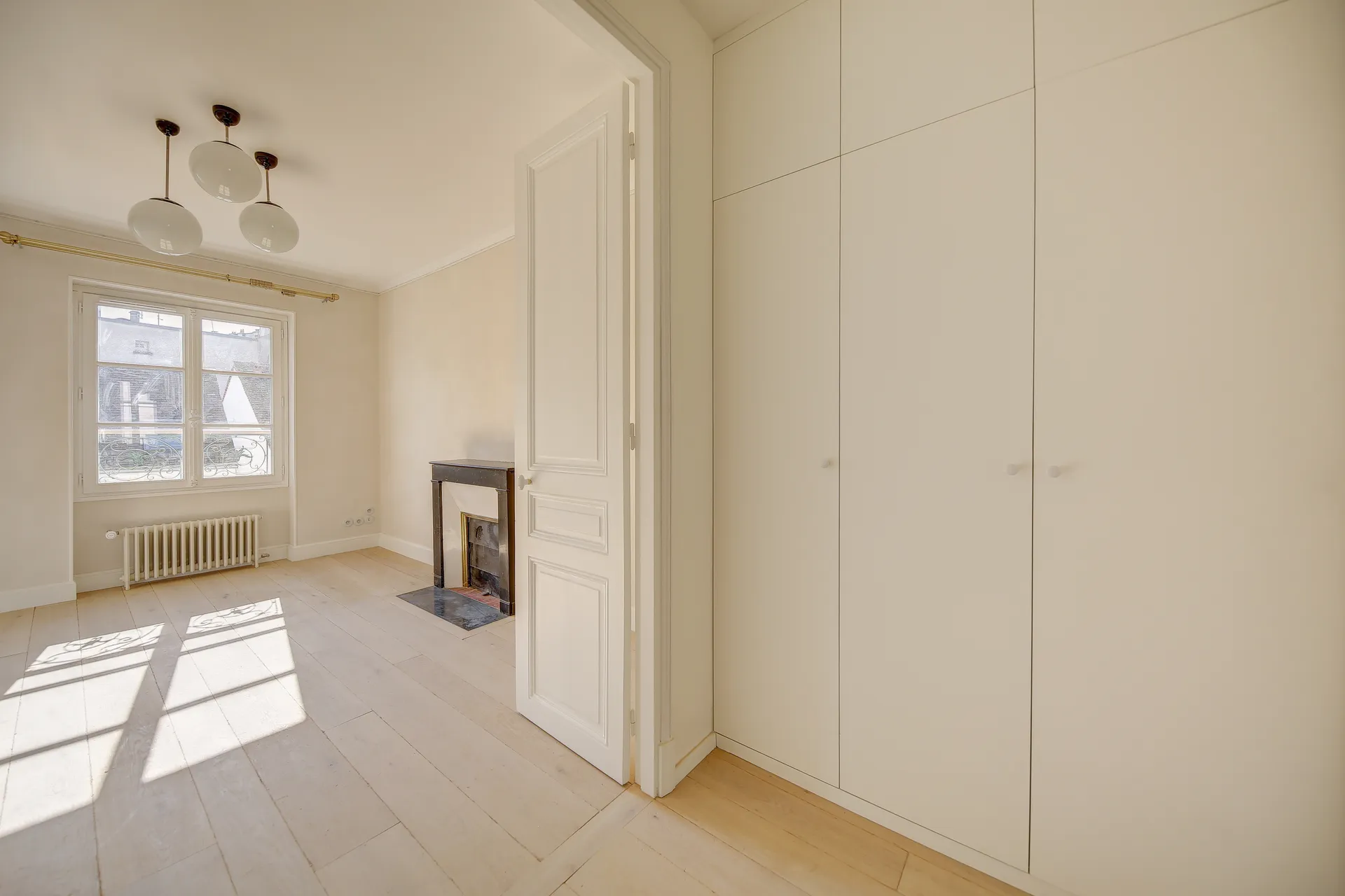 A louer appartement d'exception dans un hôtel particulier en centre-ville de Saint Germain en Laye, 4 chambres, parking, bus lycée international.