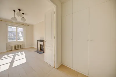 A louer appartement d'exception dans un hôtel particulier en centre-ville de Saint Germain en Laye, 4 chambres, parking, bus lycée international.