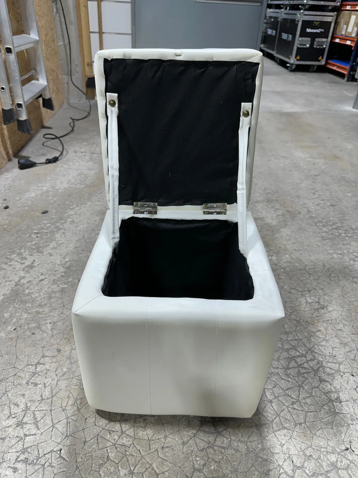 POUF BLANC LOUNGE 35X35CM