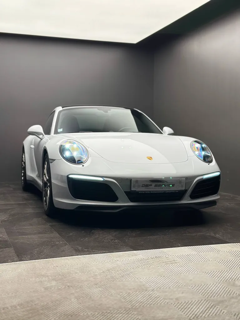Pose d'un film de protection PPF sur le bloc-avant d'une Porsche 911 (991) Carrera 4S à notre atelier (72)