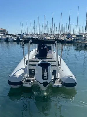 Vente d'un semi-rigide d'occasion Highfield Sport Med 600 équipé d'un moteur 150 CV disponible à La Londe les Maures près de Toulon