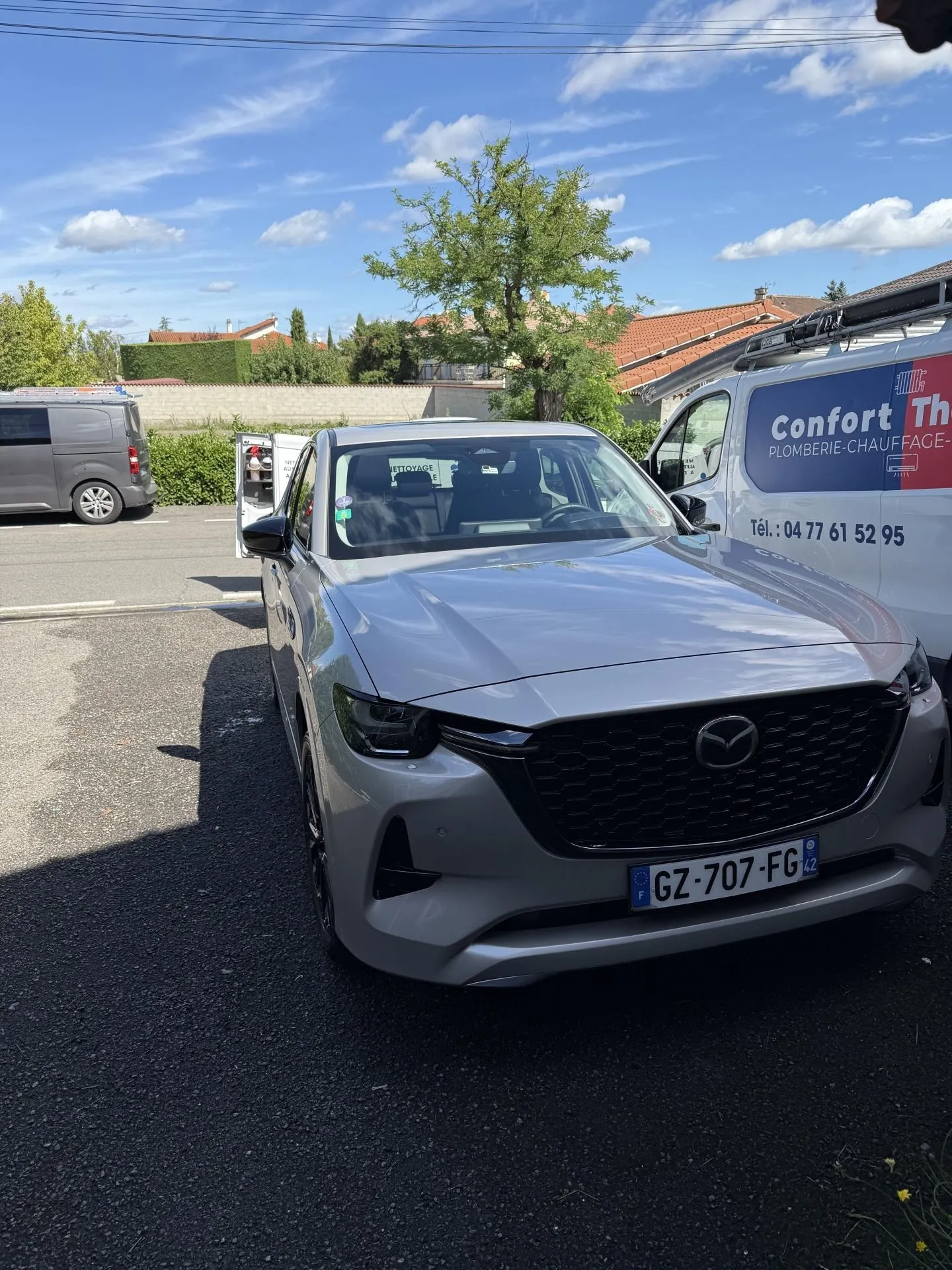 Un nettoyage intérieur/extérieur soigné pour cette Mazda à Saint-Just-Saint-Rambert