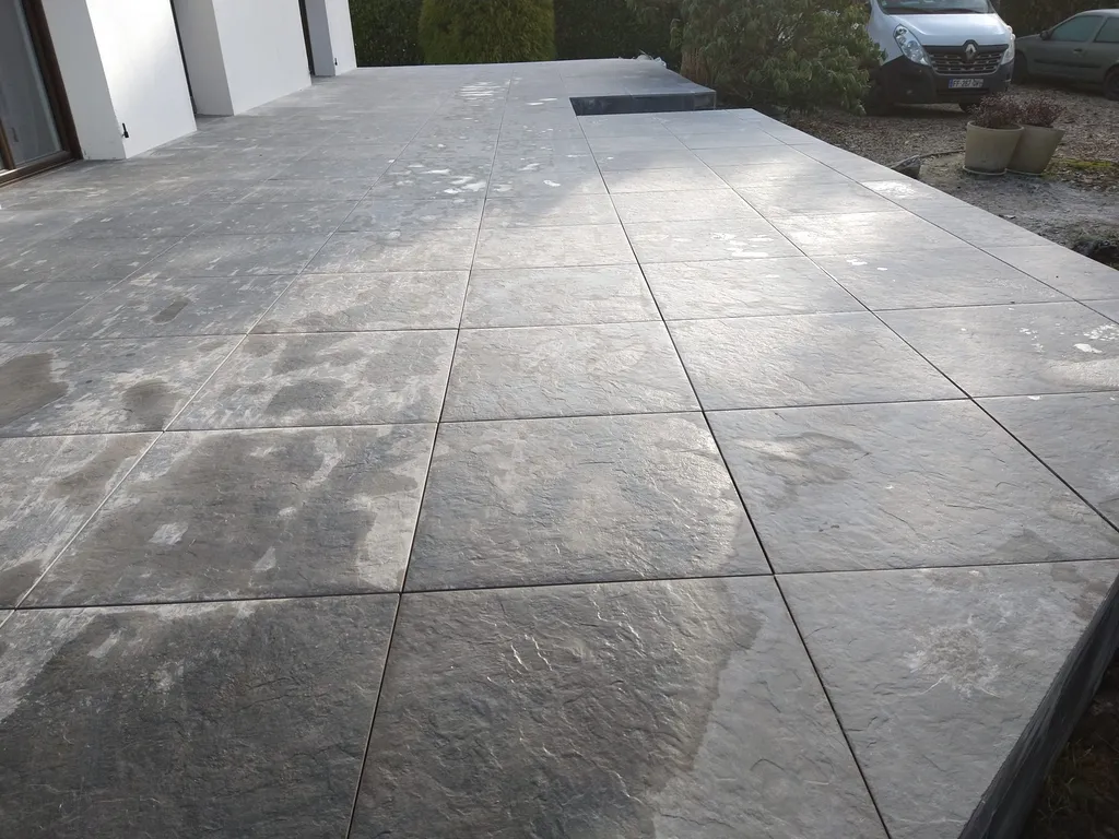 Création d’une terrasse en grès cérame à Oudalle (76430)