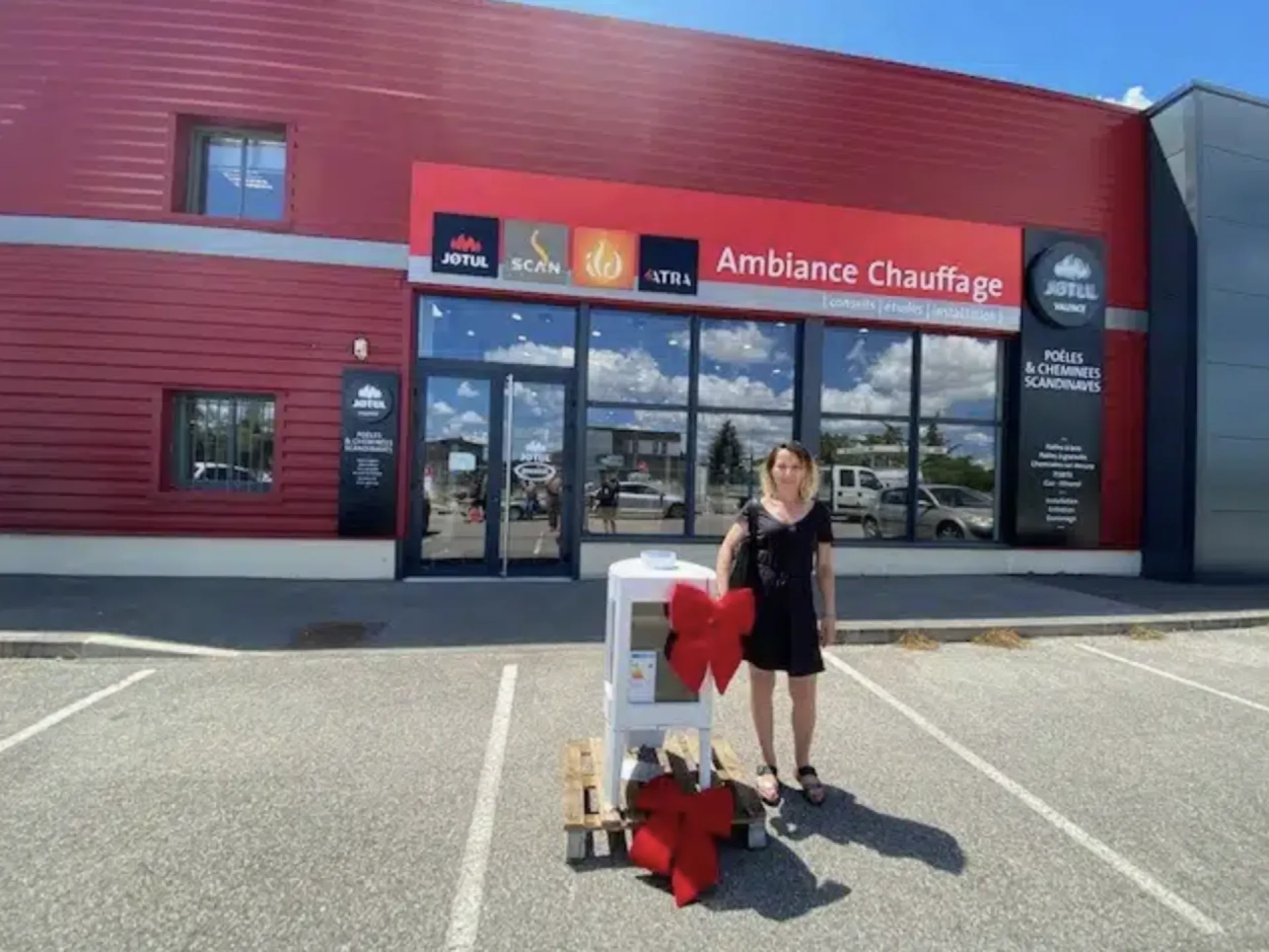 Notre gagnante est venue récupérer son poêle à bois