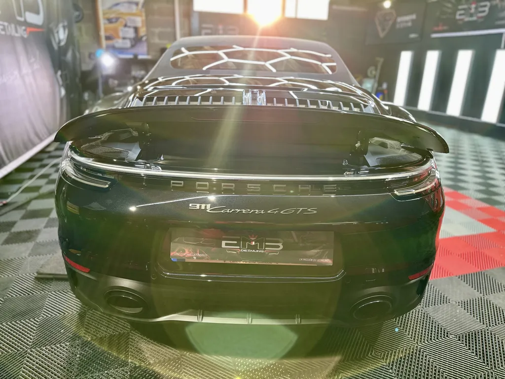 protection carrosserie polissage traitement céramique DETAILING Vaugneray socialiste Porsche 992 GTS Cabriolet