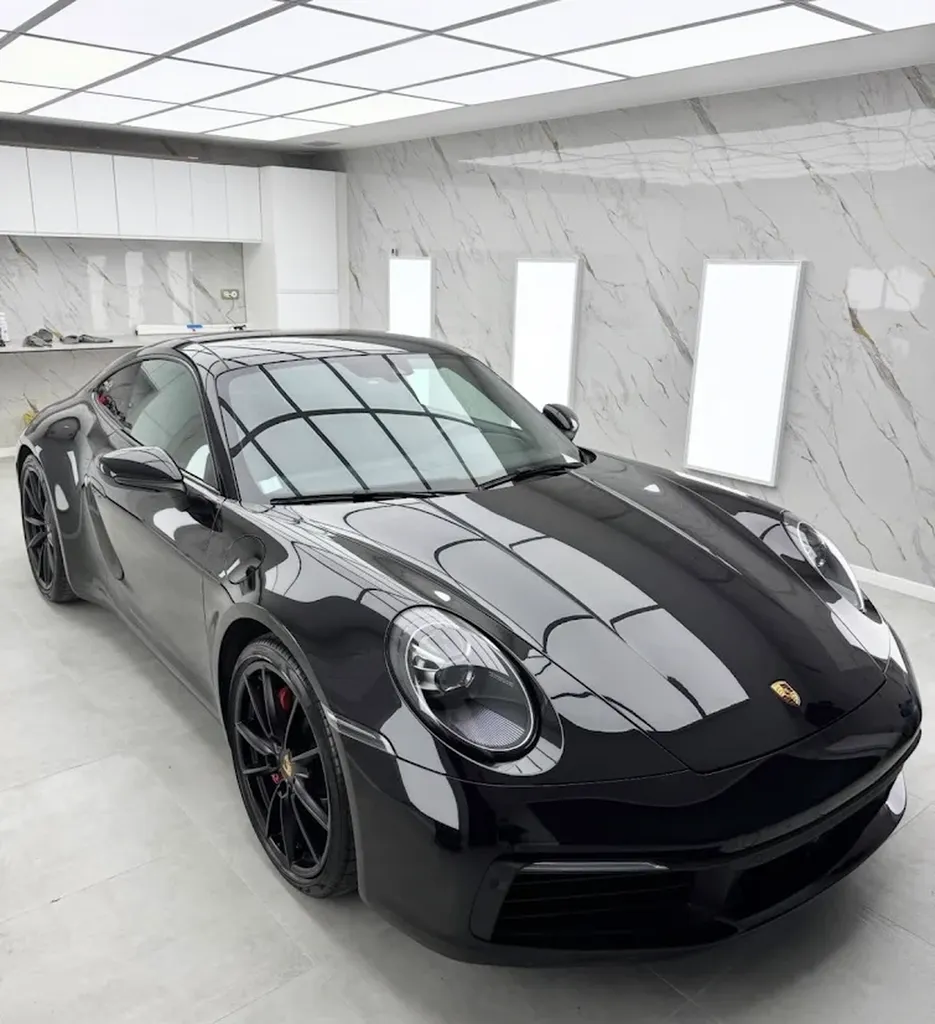 Lustrage complet et protection céramique GTECHNIQ sur Porsche 992 à Marne-la-Vallée Chessy 77700
