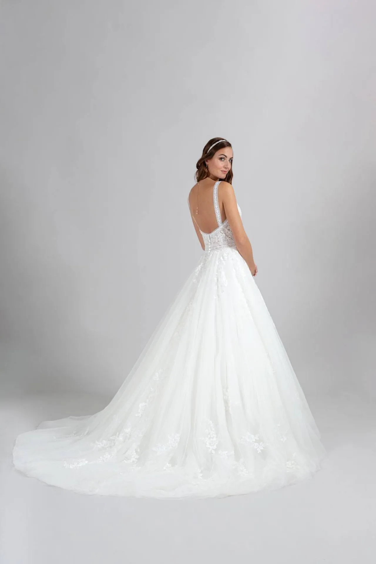 Robe de Mariée Angora dentelle et tulle en blanc naturel de la nouvelle collection Églantine