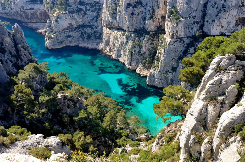 Journée en Bateau aux Îles de Porquerolles et Port-Cros avec L'Eden Boat : Une Aventure Marine Inoubliable