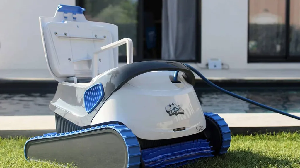 Robot de piscine Maytronics - Dolphin S200 - Aquarev'Piscines - Mane en Provence 04300