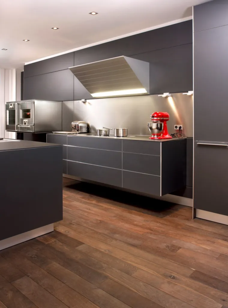Parquet Chêne de l'est colori scié poivre noir