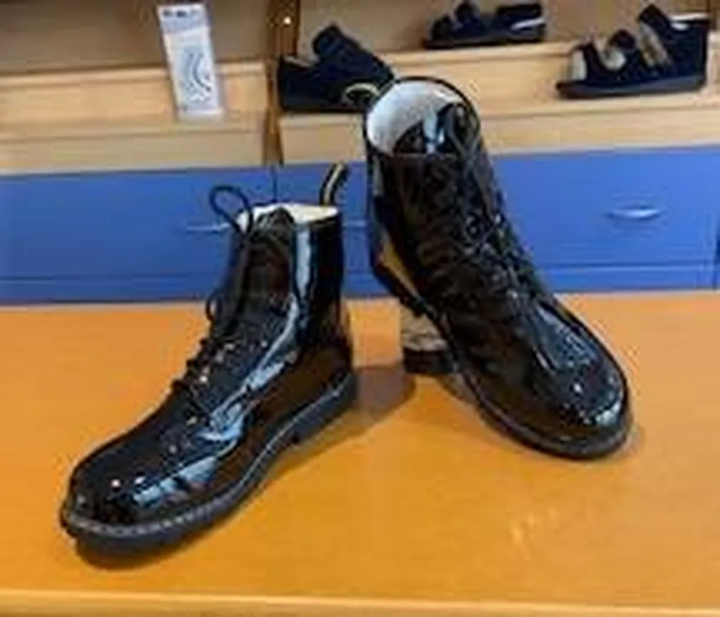 chaussures orthopédiques femme type docks Paris 75 Rouen 76 Le Havre 76 Bernay 27 Bourg-achard 27