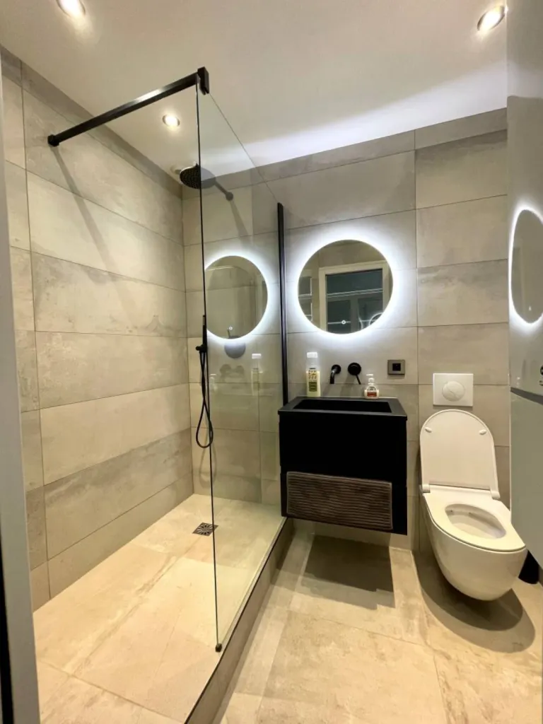 Salle de douches tout confort