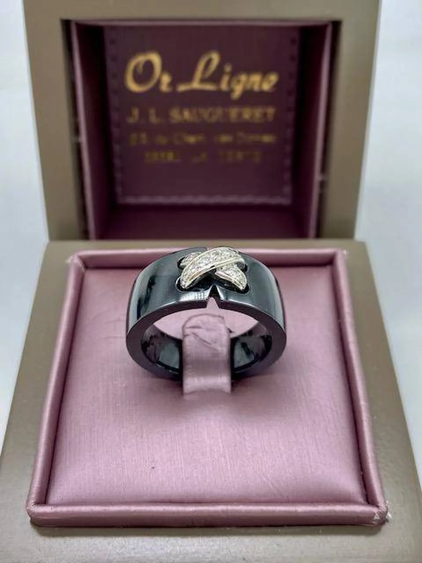 Bague moderne en céramique noire or blanc 750/1000ème et diamants à vendre en dépôt vente Chez Or Ligne en gironde