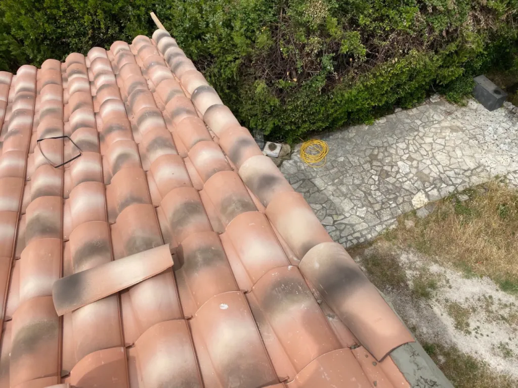 Changement d’une toiture de maison en tuiles Abeilles sur Martigues