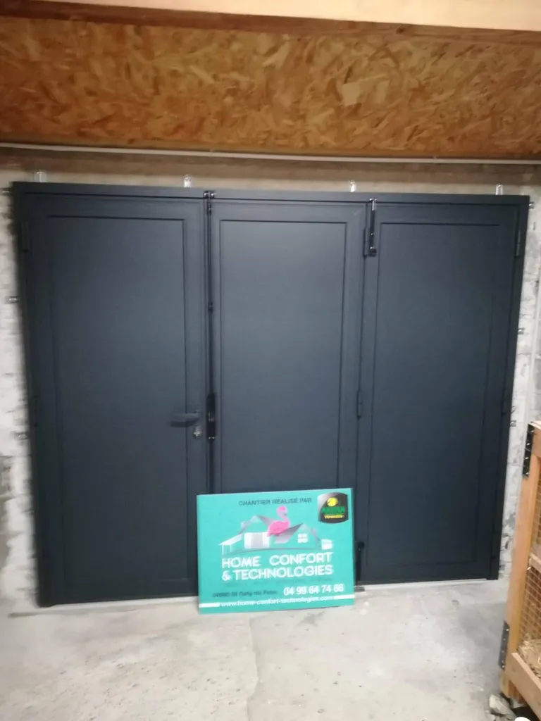 Installation d'une porte de garage à battants en aluminium sécurisé 3 point de fermeture à saint-gely du fesc