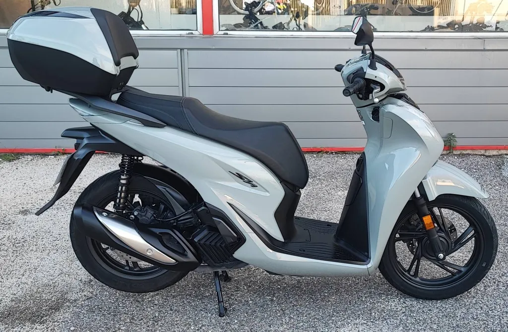 HONDA SH125 I TOP BOX DU 02/2024 AVEC 6750KM.