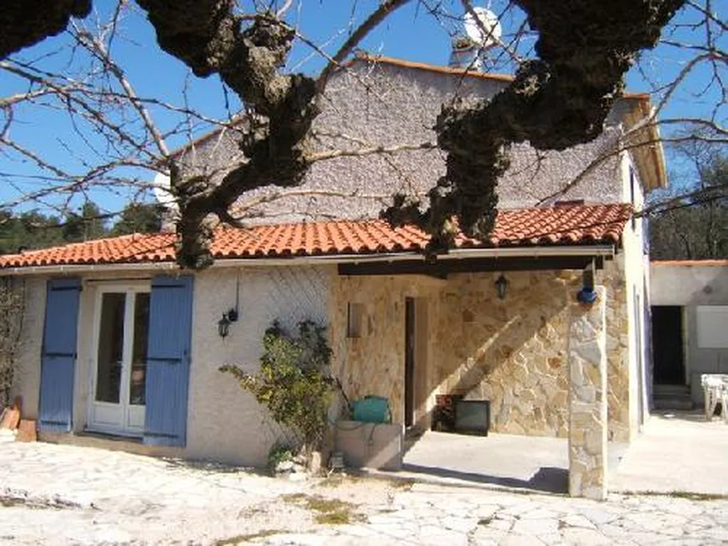 Vente villa Roquefort La Bédoule bordée de vignes avec grande piscine