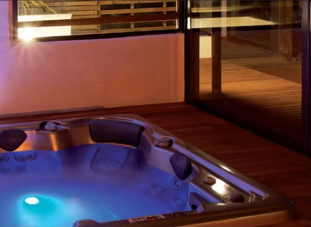 SPA EMOTION - CARRE 6 PLACES DONT 1 ALLONGEE