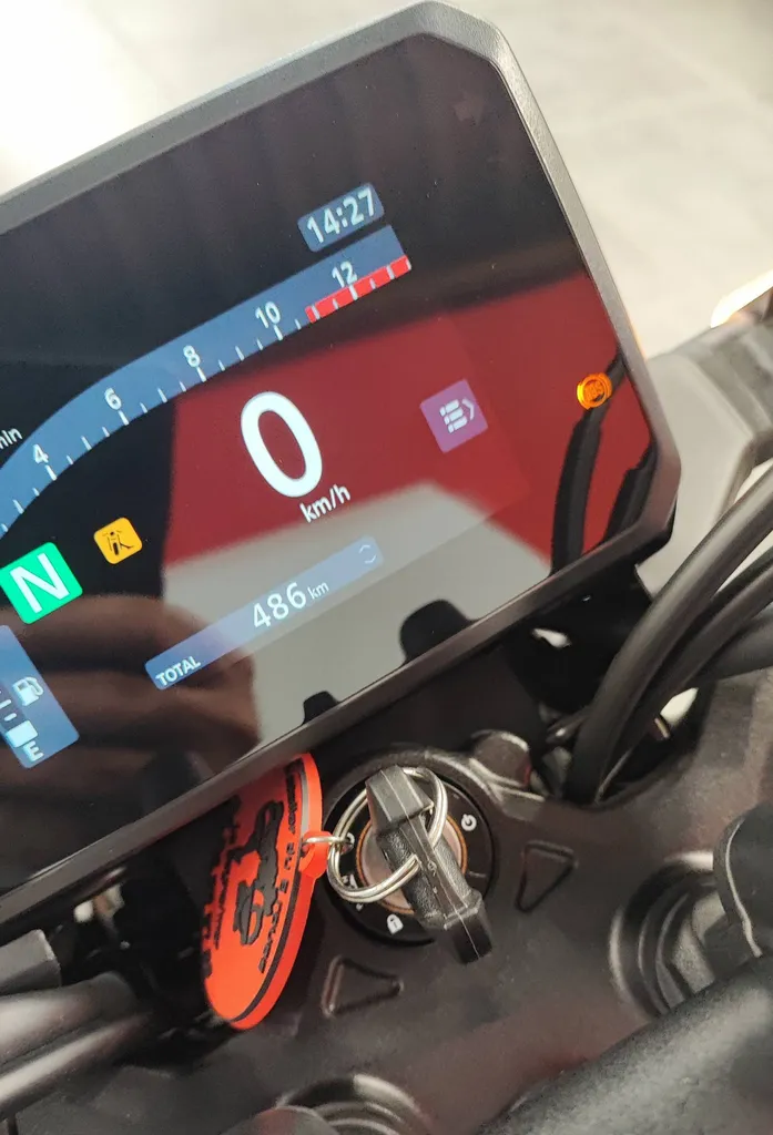 HONDA CB 125 R DU 01/2025 AVEC 500 KM