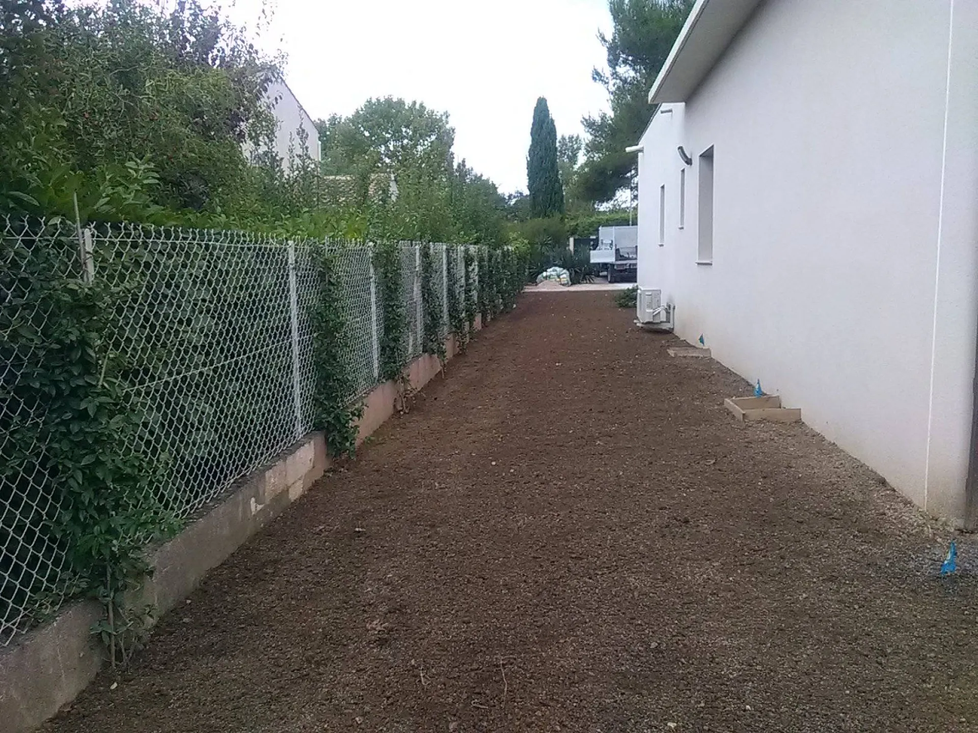 aménagement d un chemin et d un parking carrossable à Velaux