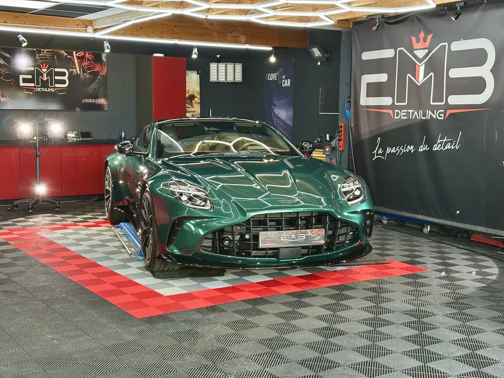 protection carrosserie PPF traitement céramique sur Aston martin Vantage Lyon 