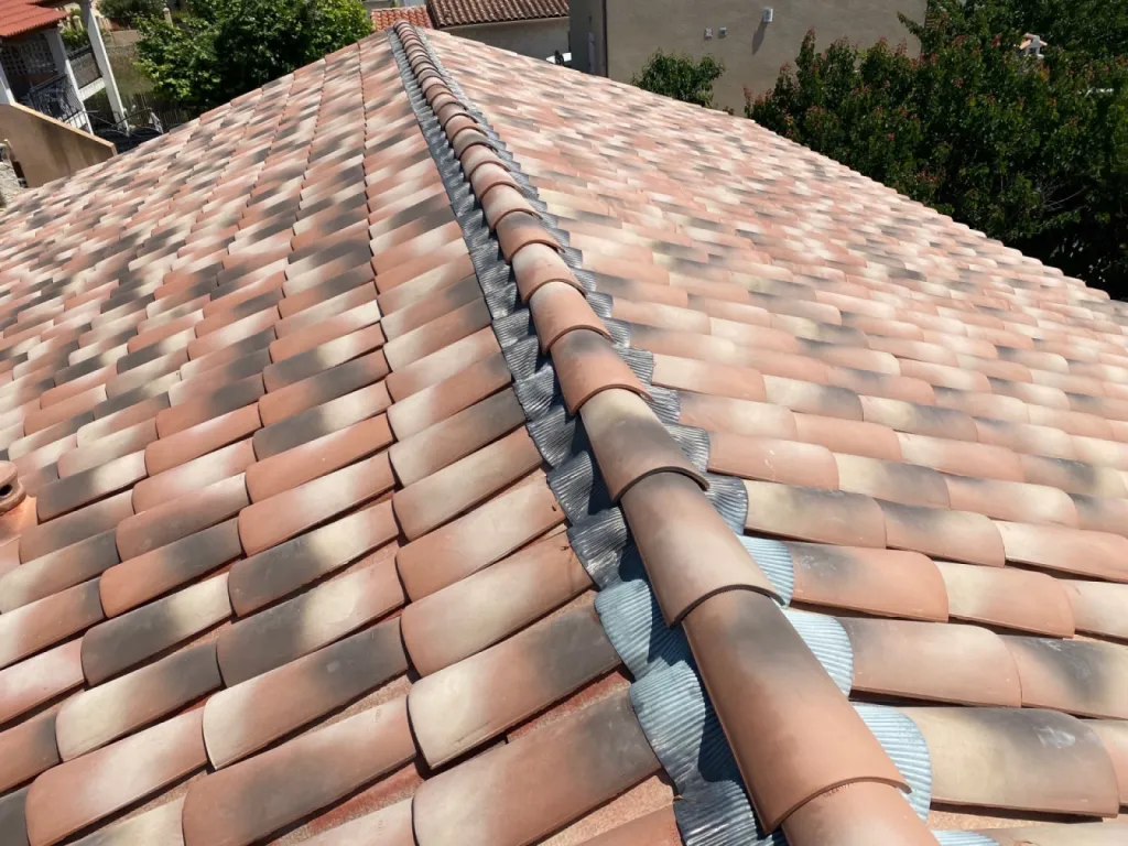 toiture pst canal silvacane avec faitage closoir sur gignac la nerthe