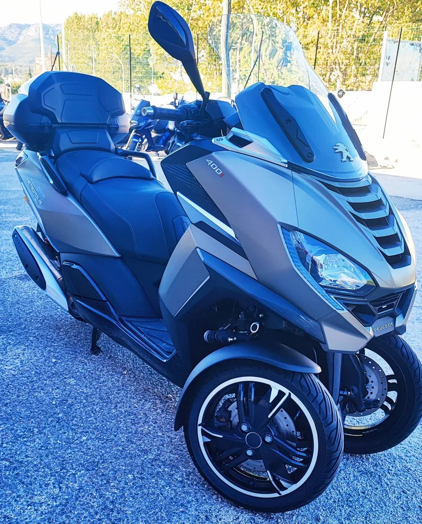 SCOOTER OCCASION PEUGEOT METROPOLIS SW du 04/2023 avec 15000 km.