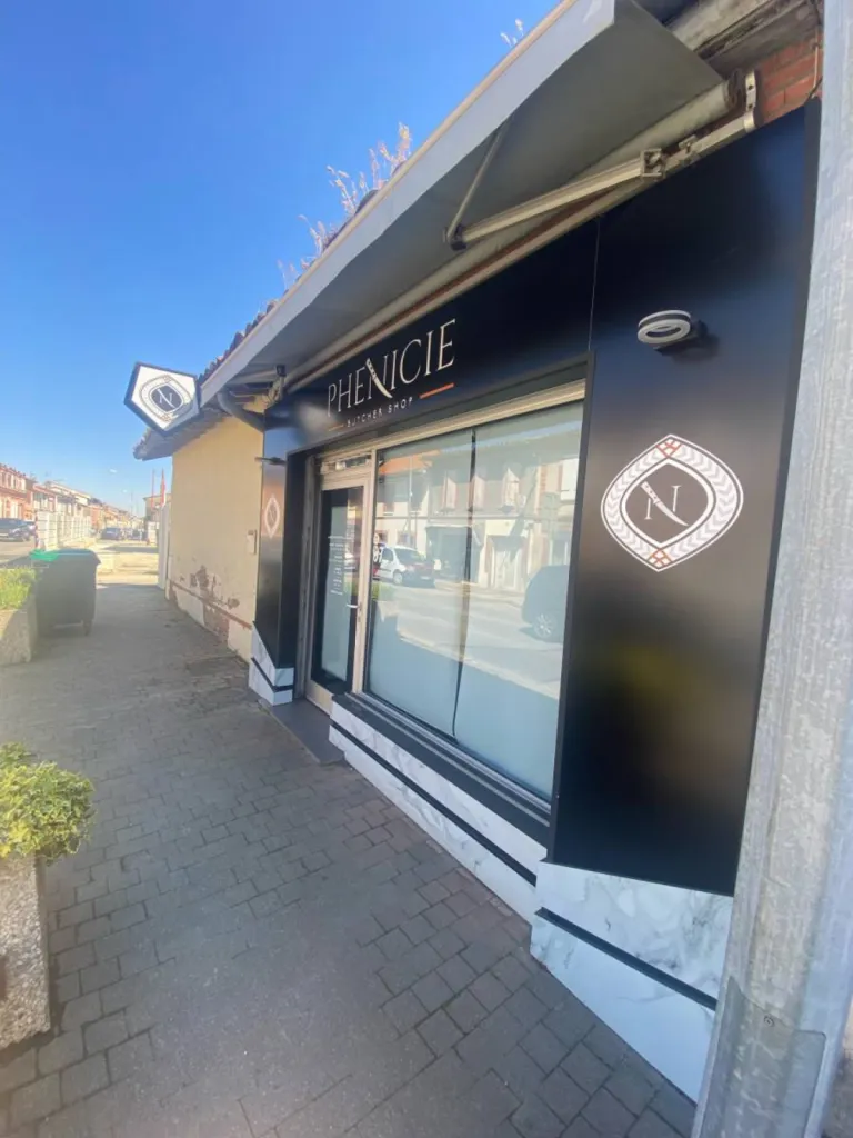 Réalisation et installation d'une pour enseigne lumineuse pour la boucherie Phenicie à Tournefeuille en Haute-Garonne