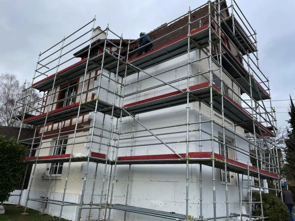 Isolation par l'extérieur avec ravalement projeté à la chaux : le choix écologique et économe d'une entreprise RGE Le Havre 76