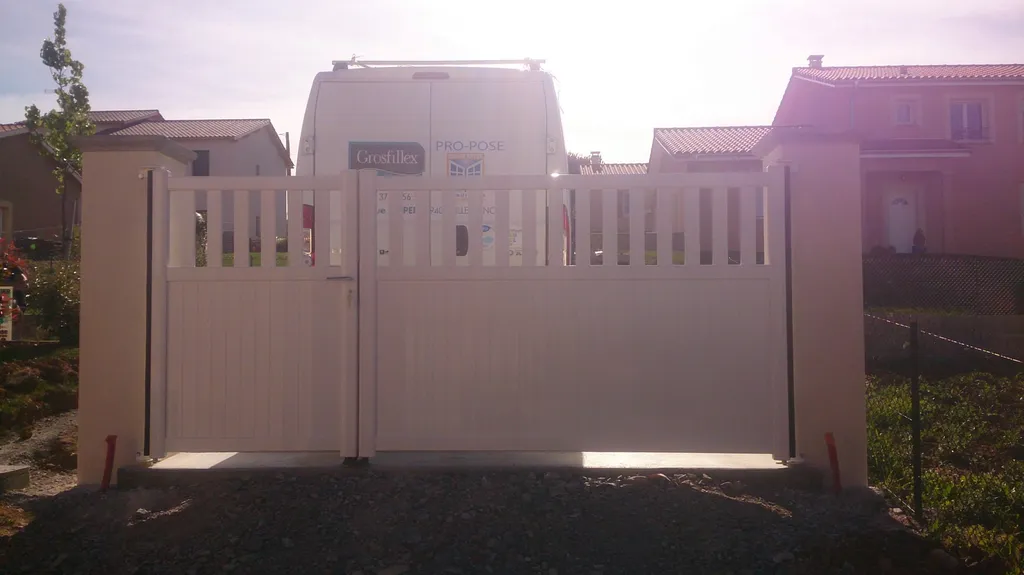 Portail aluminium Ars sur Formans