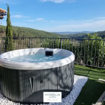 Spa rond Wellis 5 places installé au Domaine de Chalvêche